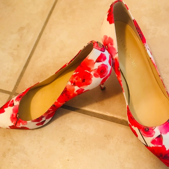 Shoes - Picture 1 of 4